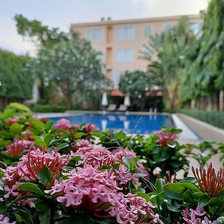 Starry Angkor Hotel Siem Reap Bagian luar foto